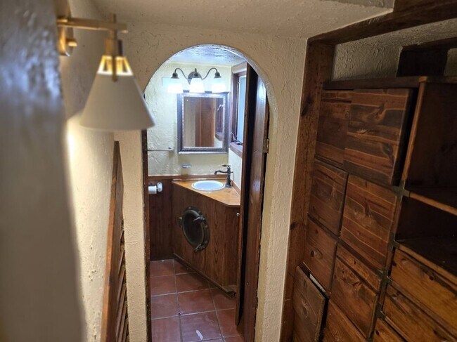 Building Photo - 707 Pierino Ave