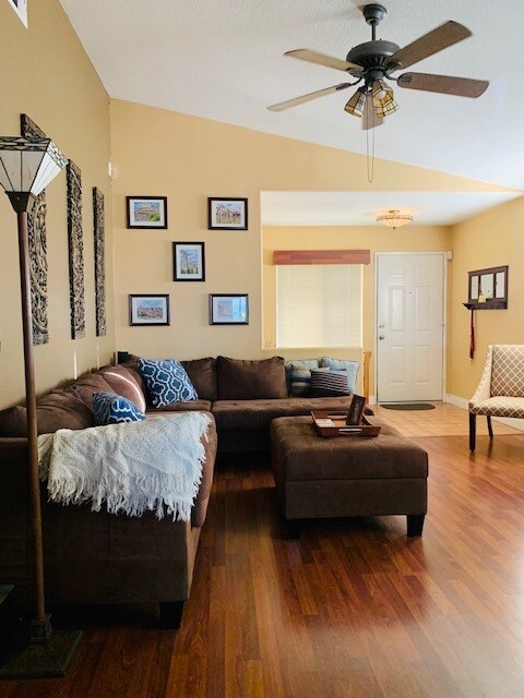 Building Photo - 973 Naples Dr