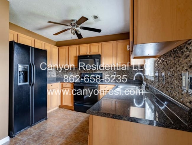 Building Photo - Beautiful home with 3 bedrooms!