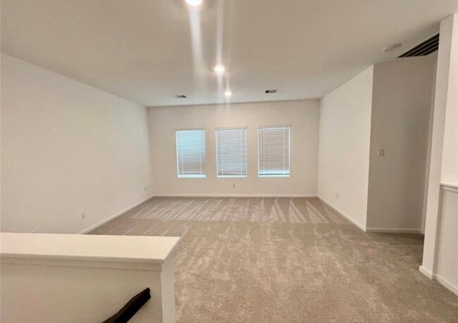 Building Photo - 27007 Aurora Gdn Ln