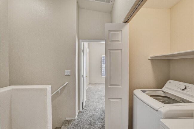 Building Photo - 2576 Velez Valley Way