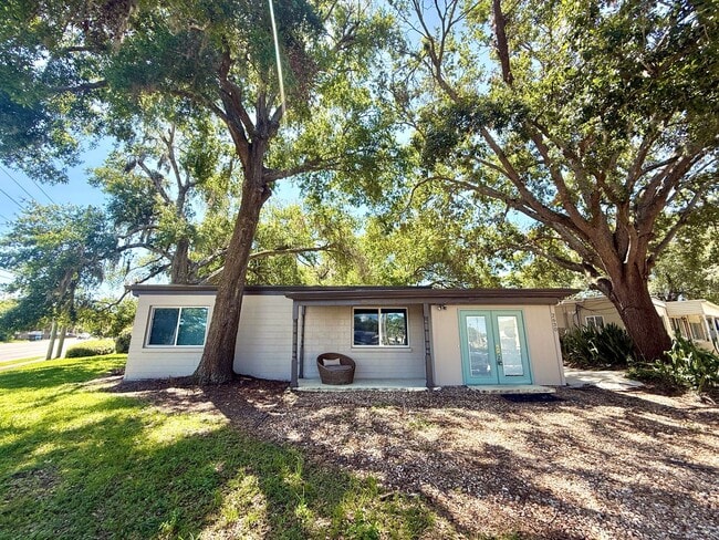 Primary Photo - ADORABLE 2 BED WINTER PARK RENTAL HOME