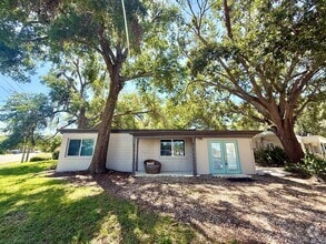 Building Photo - ADORABLE 2 BED WINTER PARK RENTAL HOME