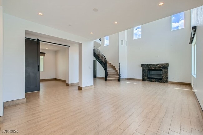 Building Photo - 729 Pinnacle Heights Ln