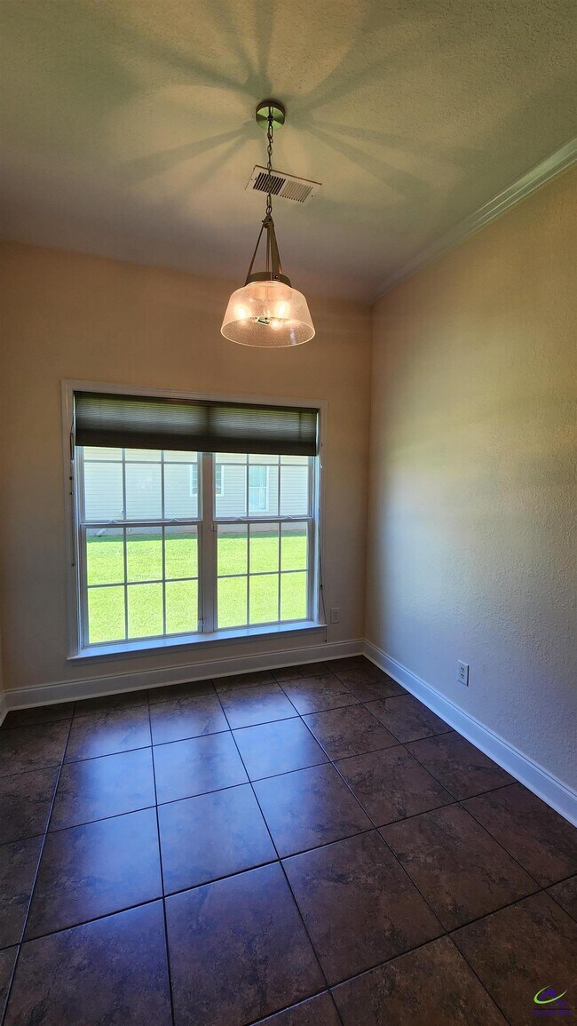 Building Photo - 502 Woods Edge Way