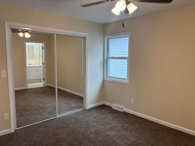 Building Photo - 3 Bedroom, 2.5 Bath Single Family Home w/2...