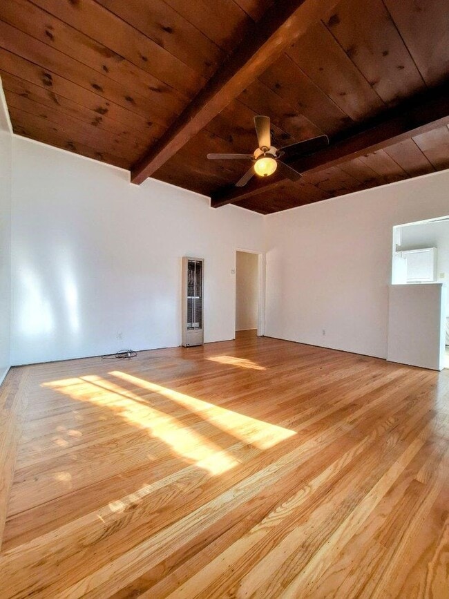 Building Photo - Cat Friendly 2bd Duplex w/Private Patio & Attached Garage