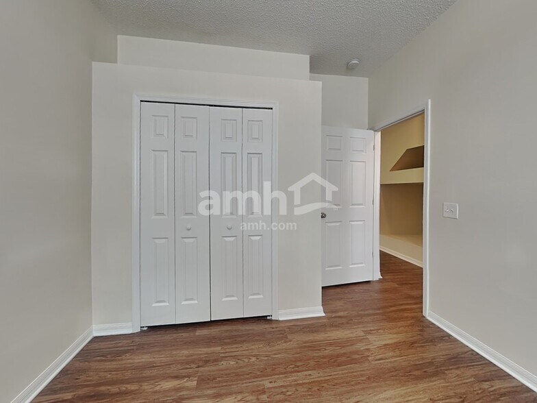 Building Photo - 18212 Hollyhills Way