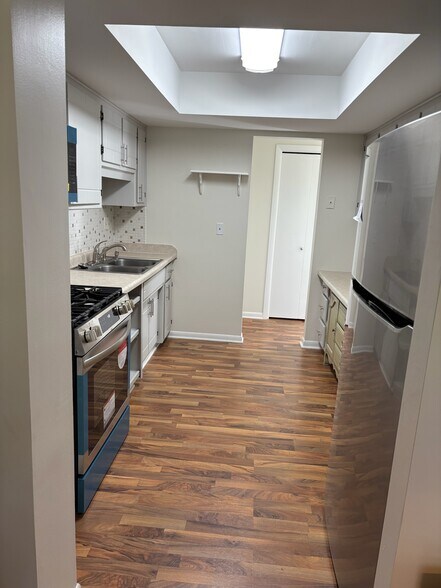 Building Photo - 356 2nd Ct
