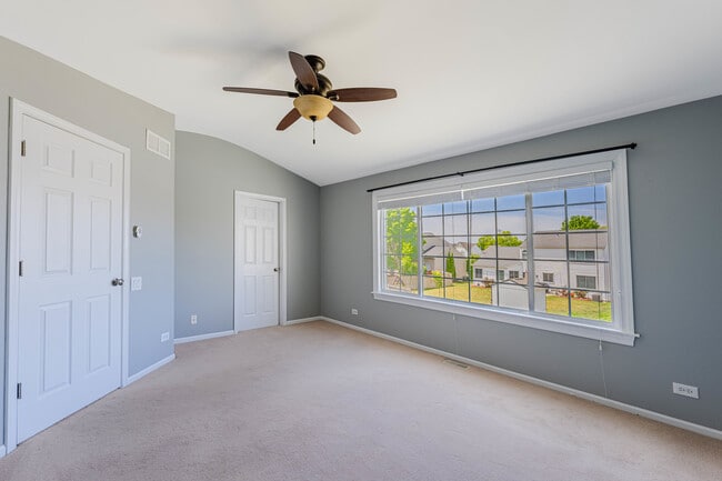 Building Photo - 1371 Braymore Cir E