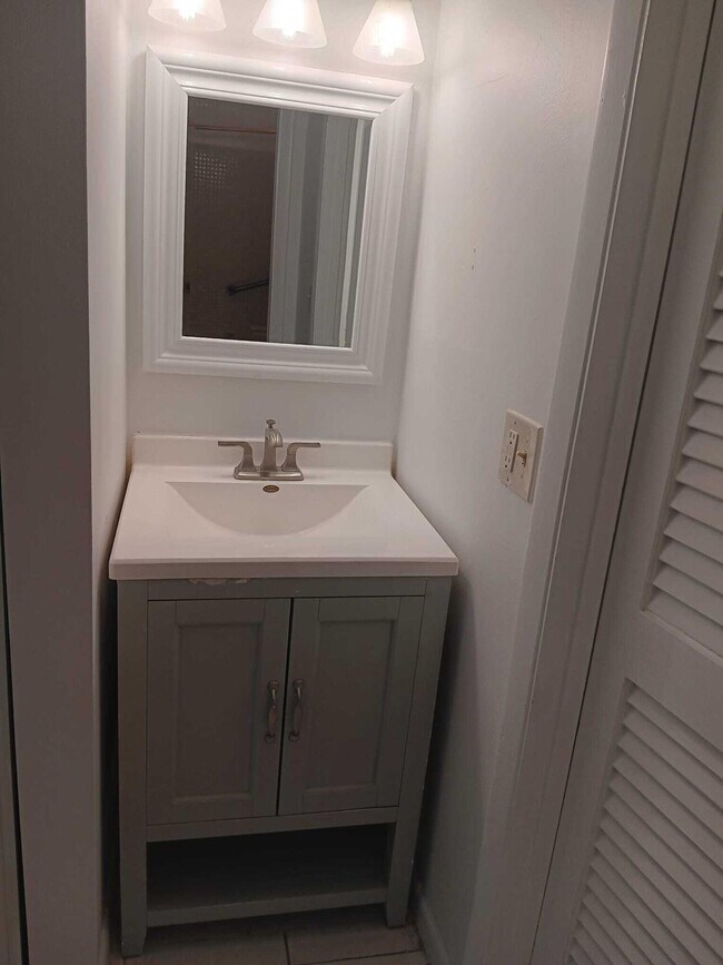 Building Photo - 20886 Vinesta Cir