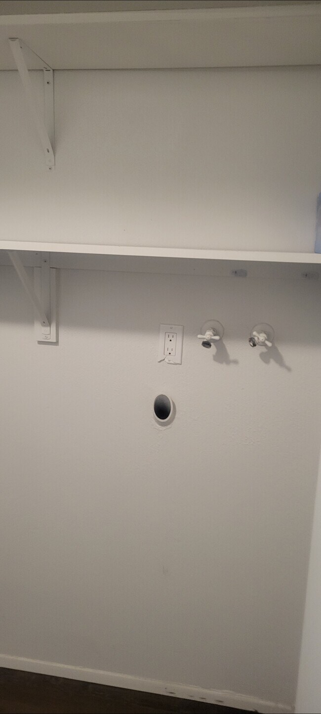 Washer dryer area - 1215 S 43rd Ave