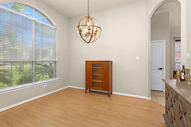 Building Photo - 7215 Wedgewood Dr
