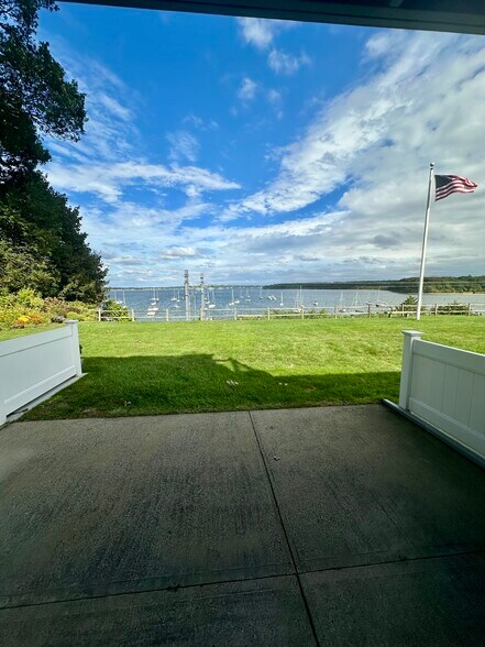 Building Photo - 4480 Post Rd