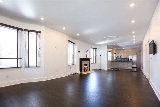 Building Photo - 71 Rutgers St