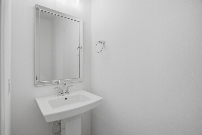 Building Photo - 228 Sunset Ln