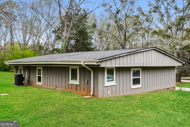 Building Photo - 185 Forest Rd