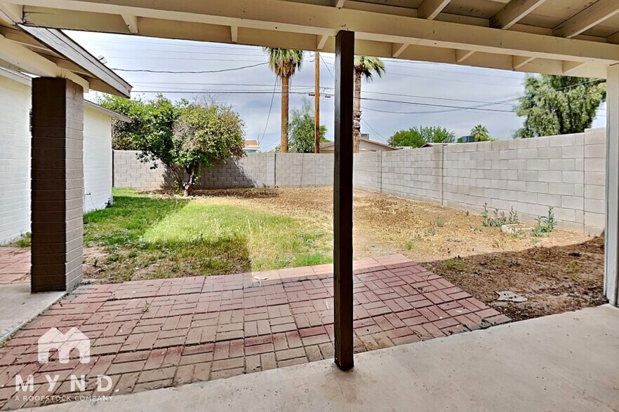 Building Photo - 10948 W 4th St