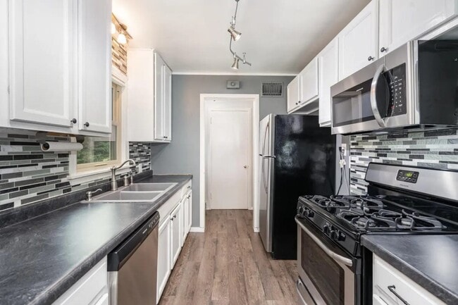 Building Photo - Northeast Benjamin Street