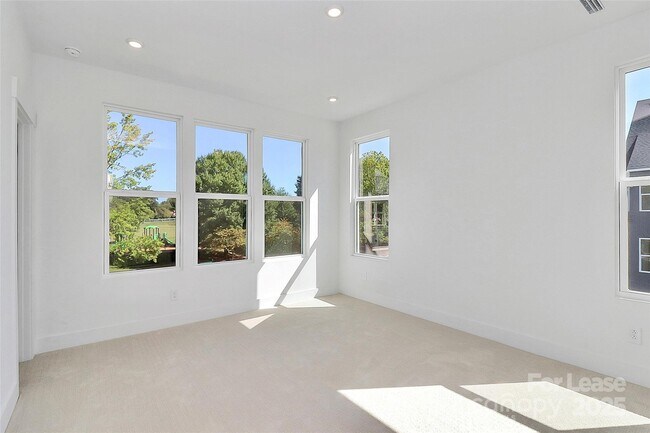 Building Photo - 1103 Kokomo Ln