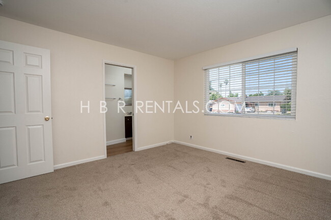 Building Photo - Charming Three Bedroom Single Story Liverm...