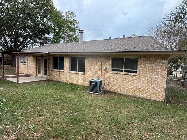 Building Photo - 1014 Stoneleigh Ct