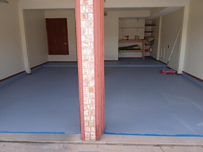 2 Car Garage - 11711 Trey Burton Dr