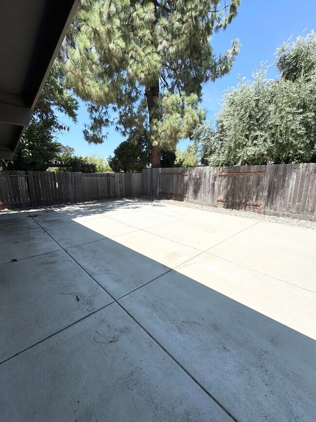 Building Photo - 1503 Brown Dr