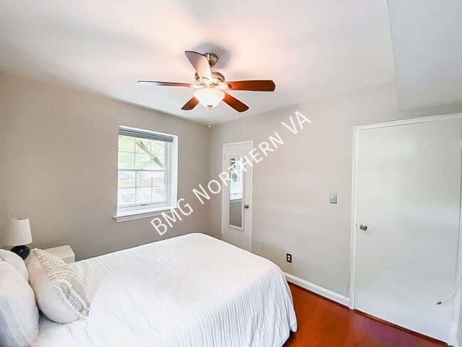 Building Photo - 1307 N Ode St