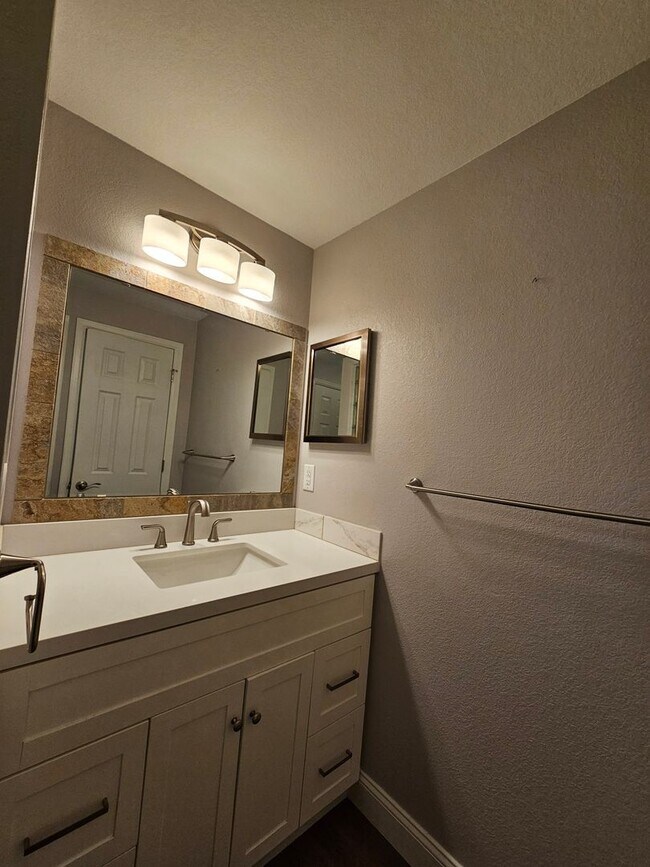 Building Photo - Fully Remodeled Condo in Broomfield