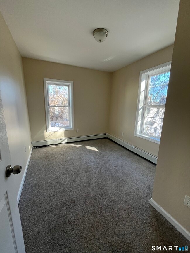 Building Photo - 412 S Main St