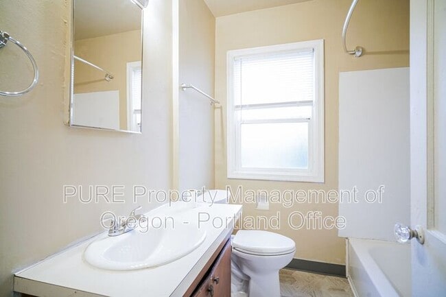 Building Photo - 4007 SW Comus St