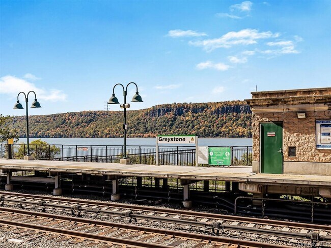 Building Photo - 1155 Warburton Ave