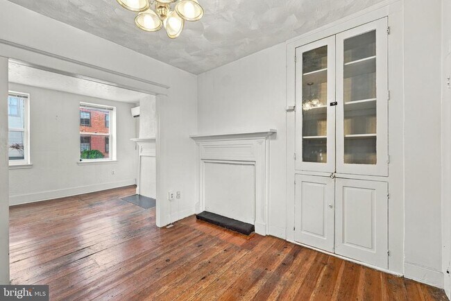 Building Photo - 1245 W Washington St