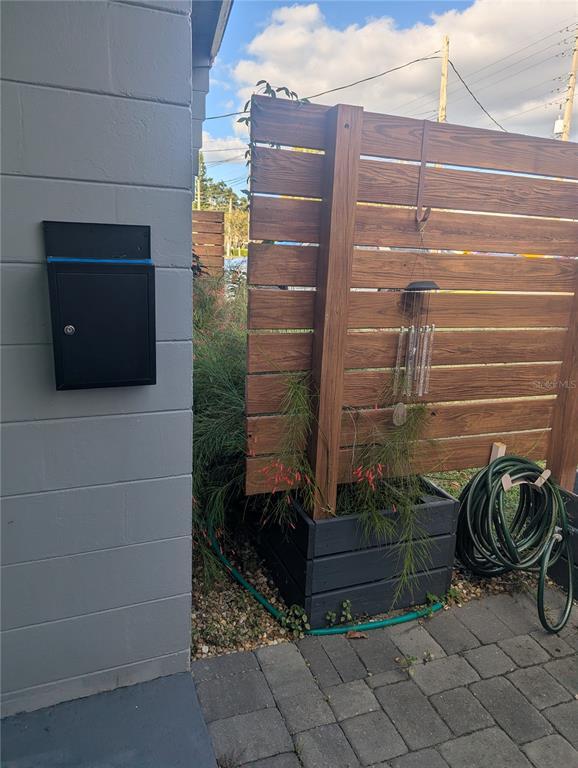 Building Photo - 928 S Bumby Ave