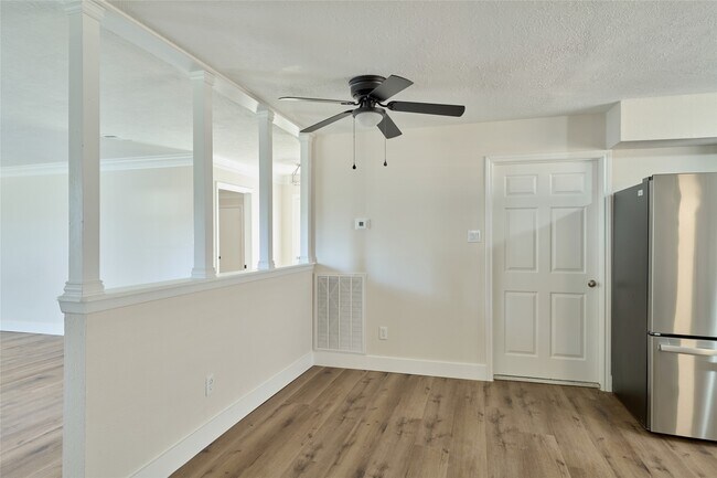 Building Photo - 6527 Zapata Dr