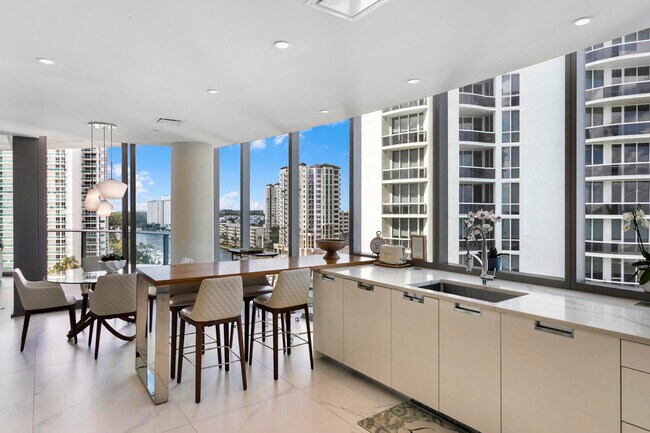 Building Photo - 15701 Collins Ave