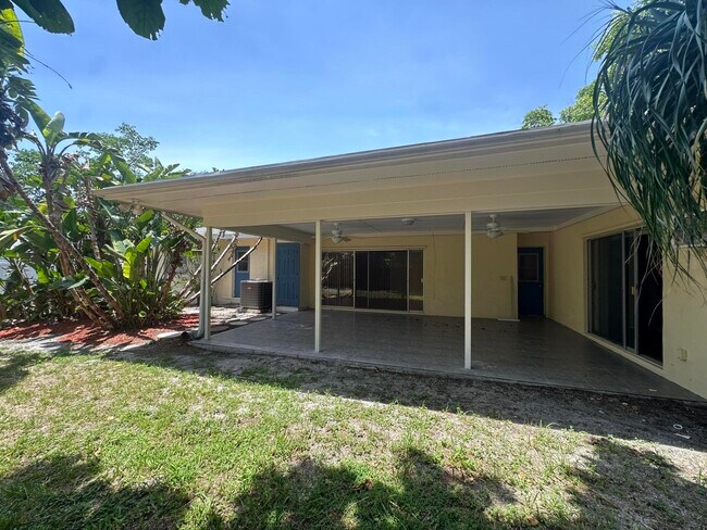 Building Photo - 2514 Gertrude Dr