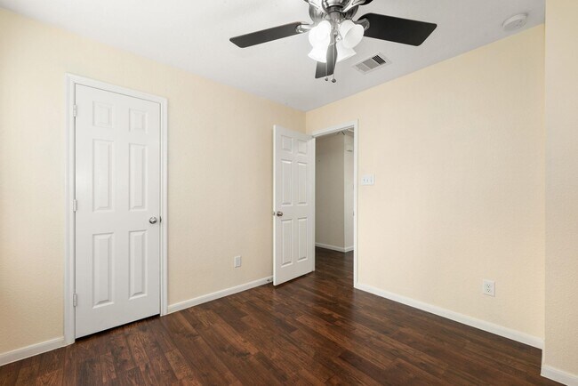 Building Photo - 15906 Arapaho Bend Ln