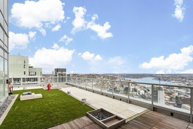 Building Photo - Stellar Denny Triangle Luxury Condo