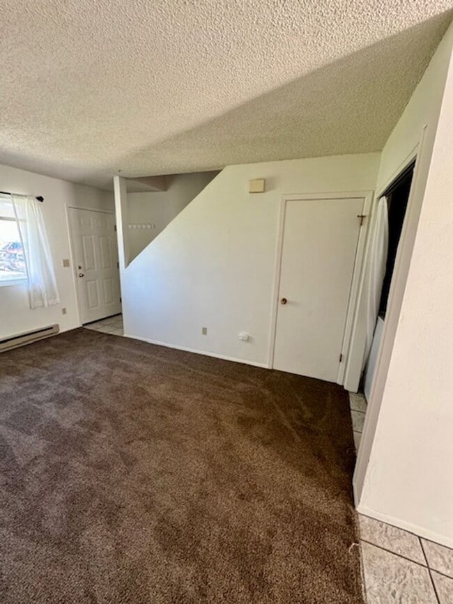 Building Photo - 2 Bedrooms 1 Bathroom-Pet Friendly