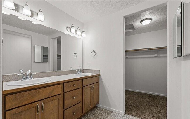 Building Photo - Great Location, Single Family Home, Post F...