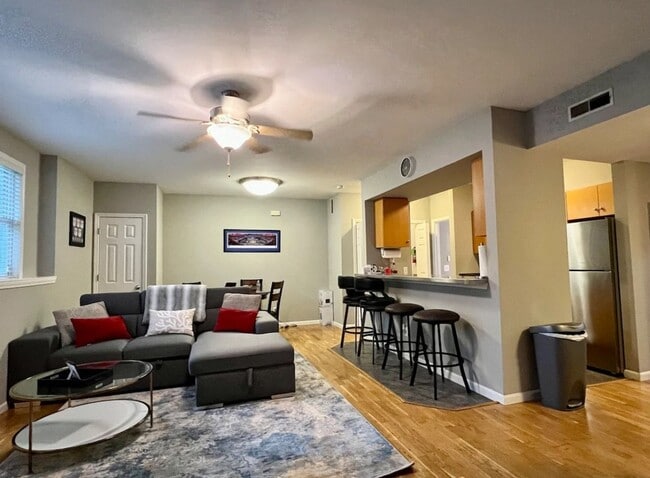 Building Photo - 1001 Mississippi St