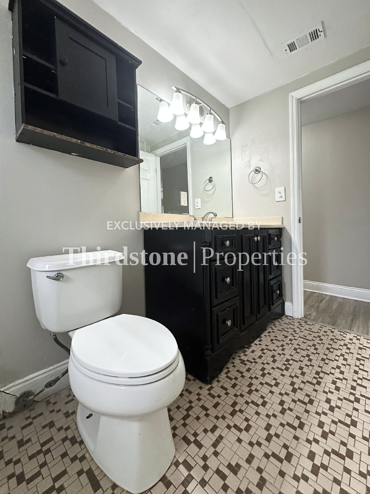 Building Photo - 455 W Clermont Dr