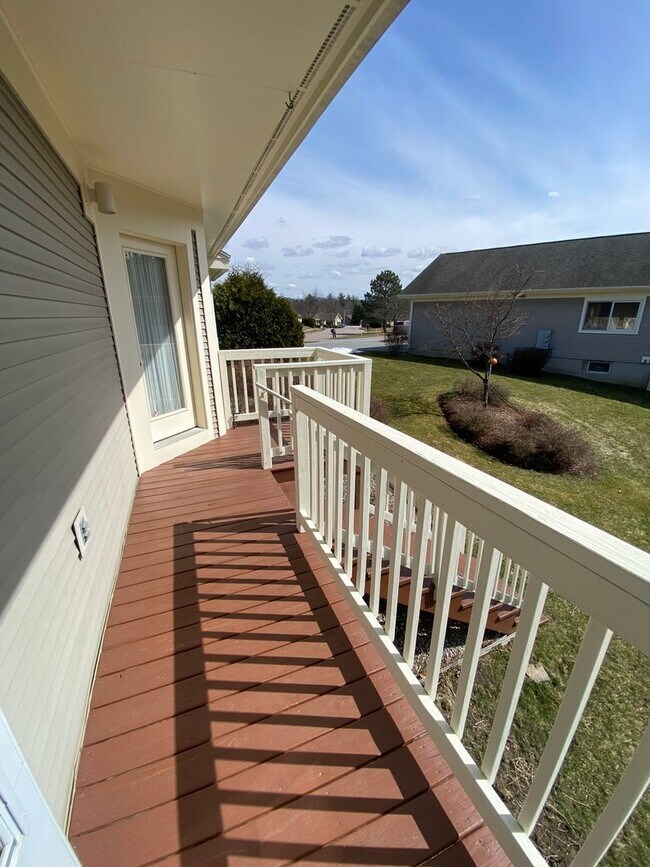 Building Photo - 3 Bedroom 2.5 Bathroom Condo in Williston