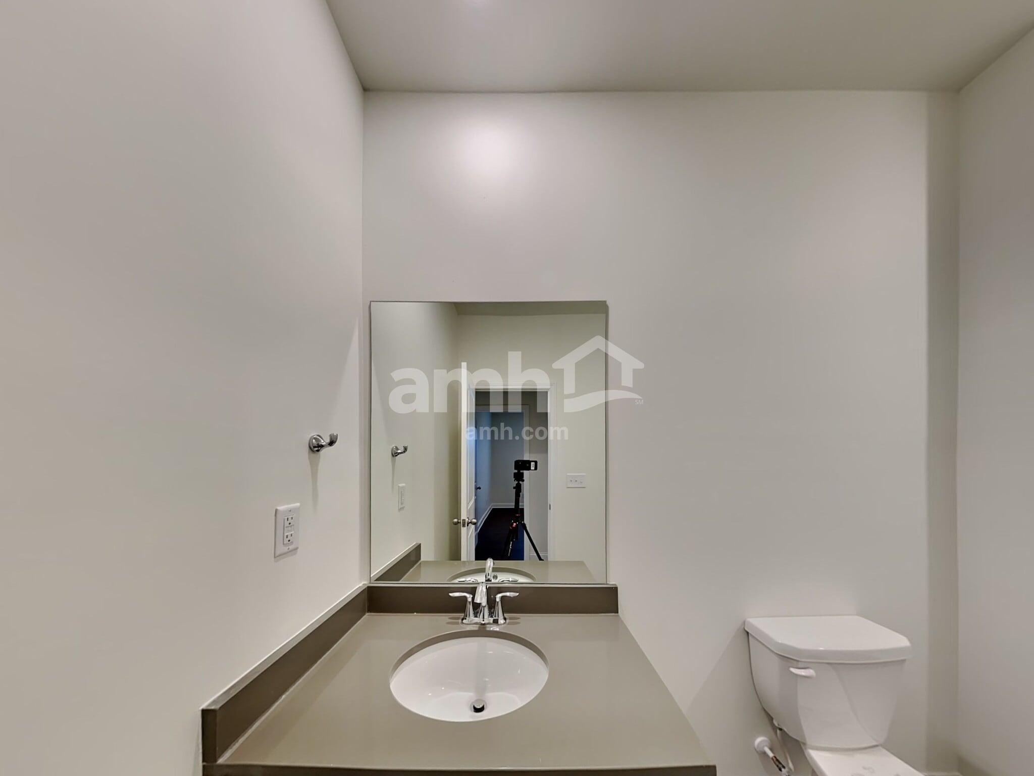 Building Photo - 2003 Windsor Park Ave