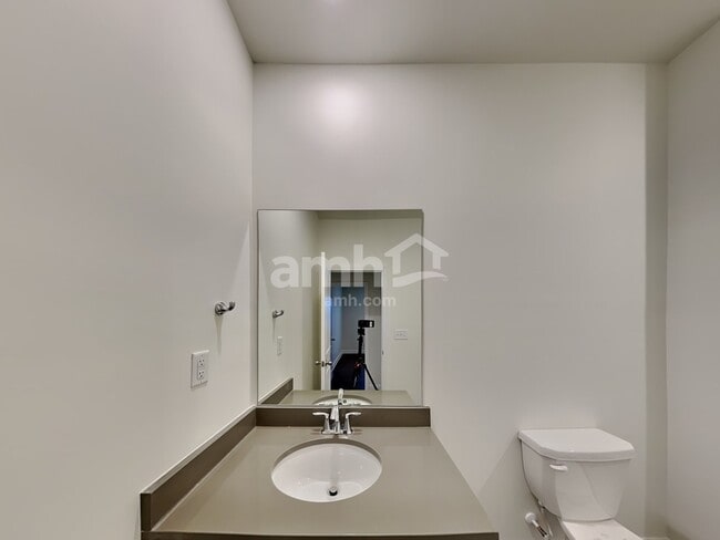 Building Photo - 2003 Windsor Park Ave