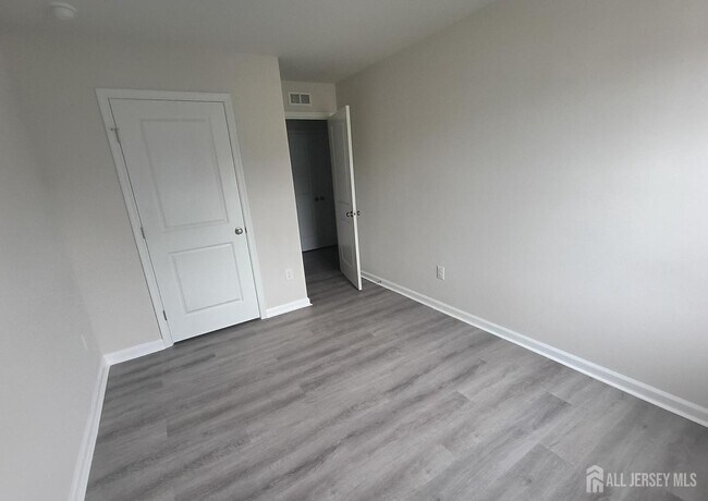 Building Photo - 25 Elliot Ln