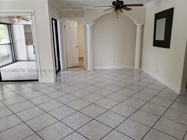 Building Photo - 2970 Carambola Cir N