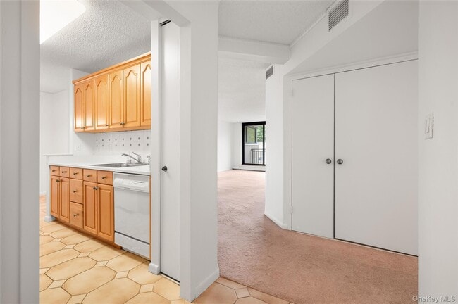 Building Photo - 25 Rockledge Ave
